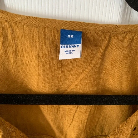 Old Navy Women's Amber Blouse - Picture 5 of 7